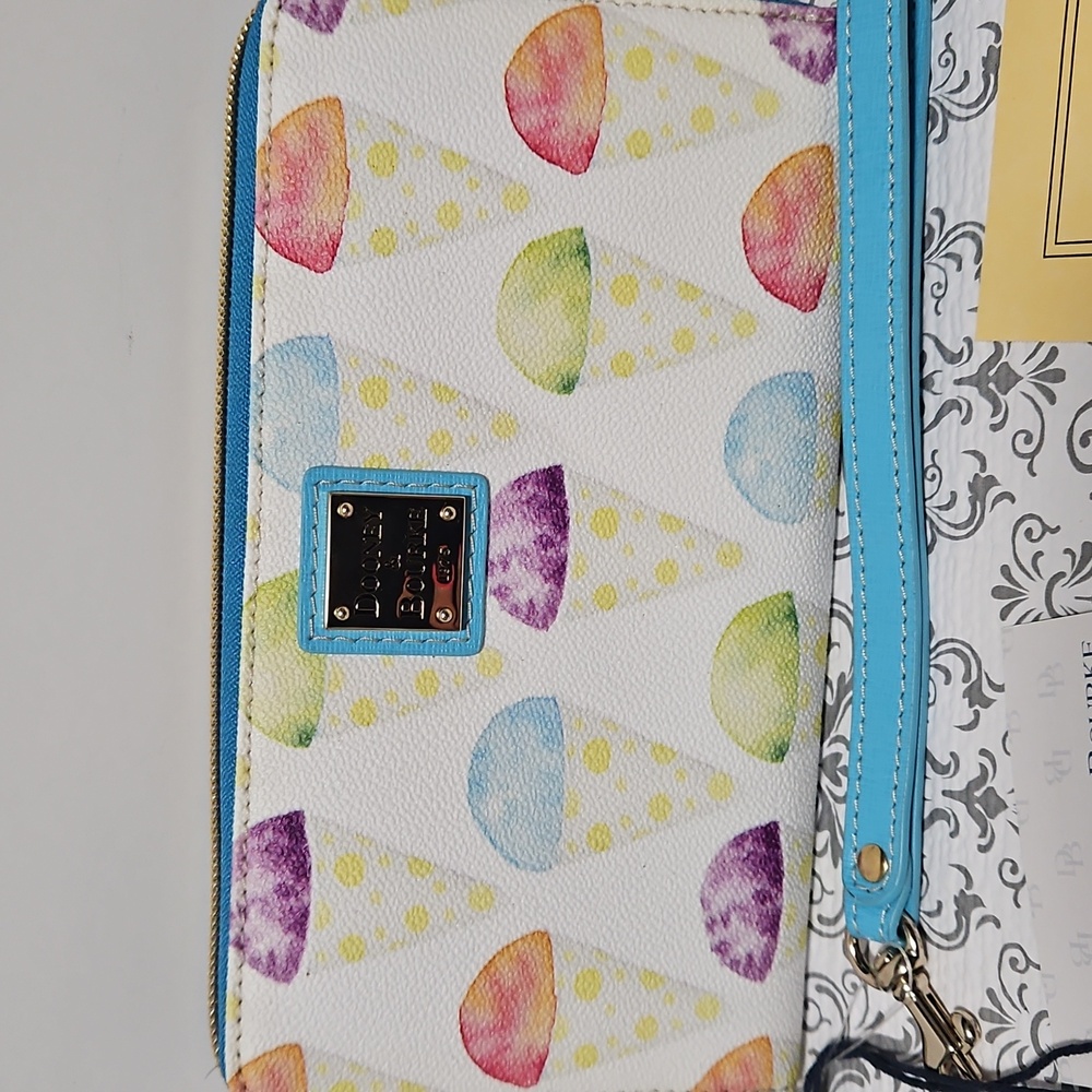 NWT Dooney & Bourke Snow Cone Large Zip Around Wallet/Wristlet ❄️